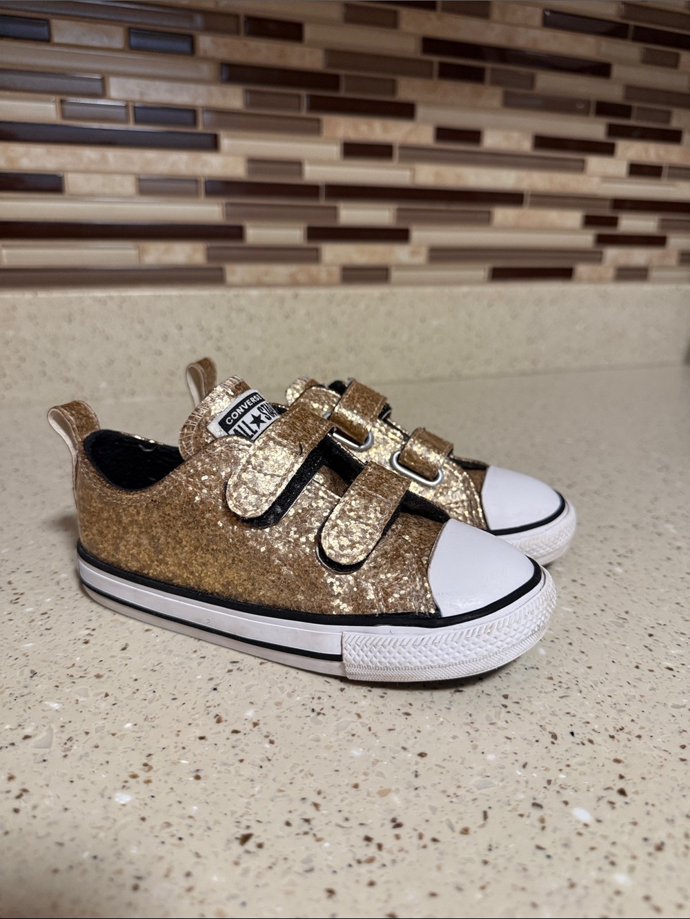 Converse Kids Gold Glitter Low-Top Velcro Sneakers